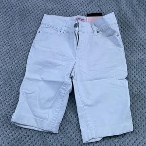 white jean bermuda shorts